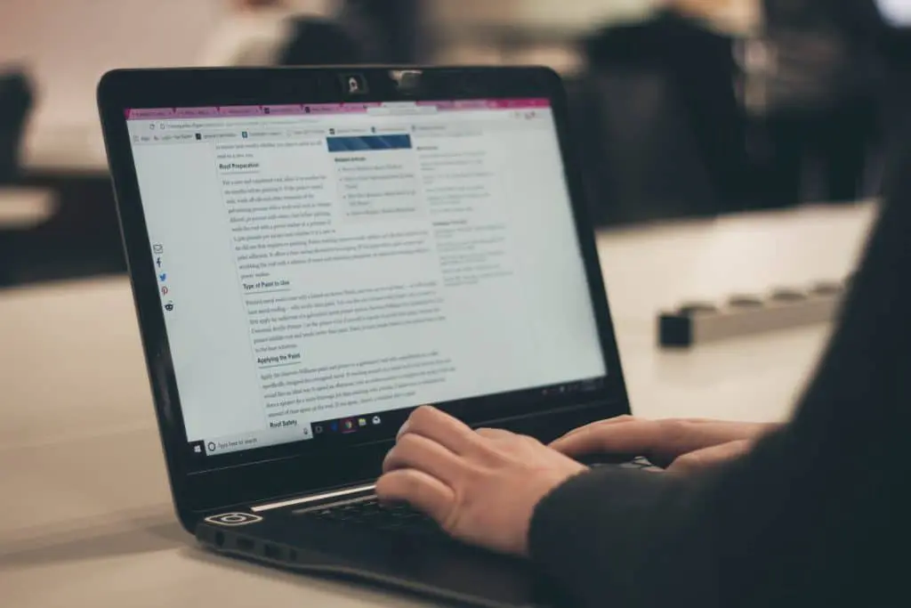 engaging topics for content marketing (Photo by NeONBRAND on Unsplash)